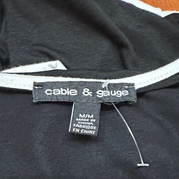 Cable & Gauge Black Top w/ White Trim and Ruffle Sleeves Size Medium - Picture 8 of 8